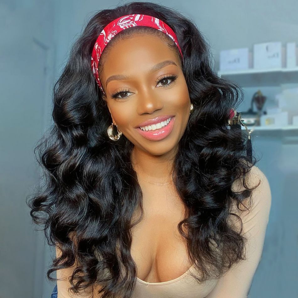Perruques ondulées avec bandeaux pour femmes noires, perruques en cheveux humains, densité de 150%, noir naturel